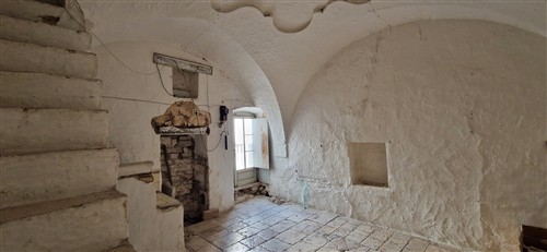 Indipendente, Parzialmente Ristrutturato, con Locale